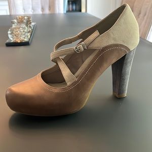 Women’s platform heel shoe